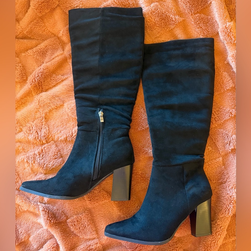 ZBY Black Knee-High Women's Boots 
Size 6.5M